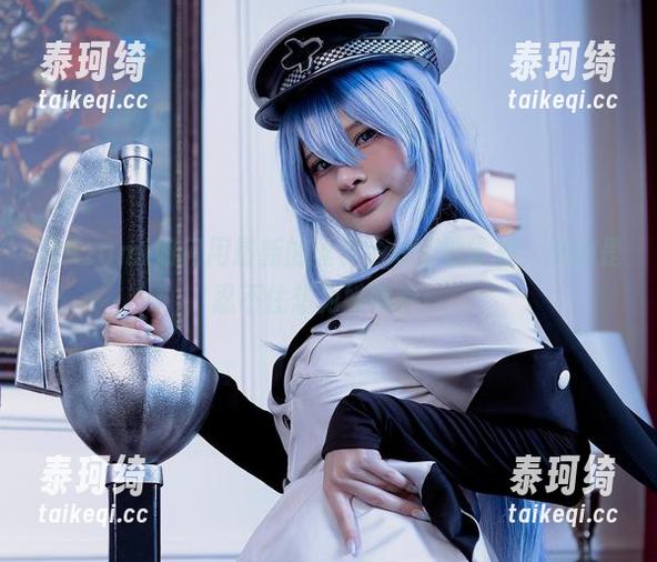 看Azami如何用最新的丝袜cos打破常规，真的是忍不住想为她喝彩！
