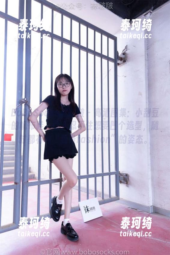 BoBoSocks袜啵啵 - 高清图集：小甜豆的帆布鞋，让人忍不住想要凹个造型，随时都有种“我最fashion”的姿态。