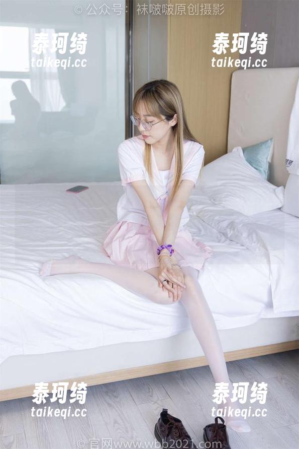 BoBoSocks袜啵啵 - 稚予黑色美甲花絮版，套图下载前，先给你的心脏做个准备吧。