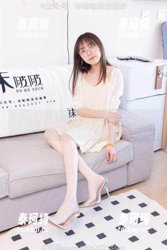 BoBoSocks袜啵啵-糯米 BoBoSocks袜啵啵 - 裸足,这个词竟在糯米的私房美图中被重新定义。