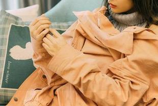 GIRLT果团网 - 张小喵：在办公室中盘点的美图资源，最让人心痒的“公事”有了新定义。