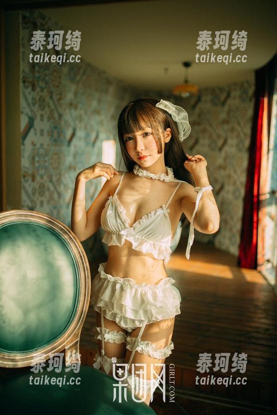 GIRLT果团网-莫雅琪 GIRLT果团网 - 原图闲逛,莫雅琪用JK给我们展示了另一种“小清新”。