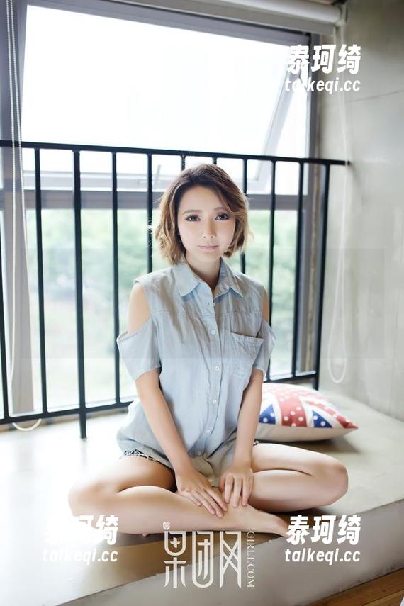 毫无逻辑地盯着这芬芳的作品，原图让我忍不住想深入，好吧，果团网真的轮到你赢了。