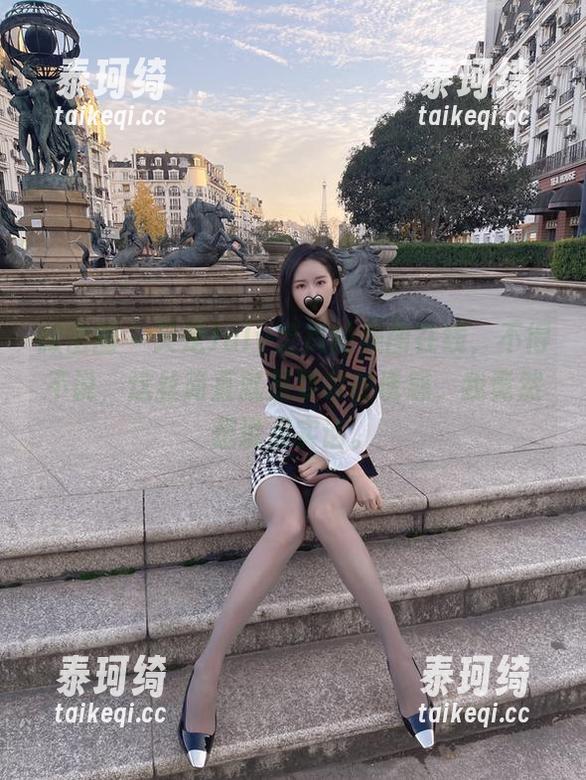 微密圈 - 又是July芝岚的美图在线，不得不说，这丝简直就是要命的诱惑，我竟然想说点实话。