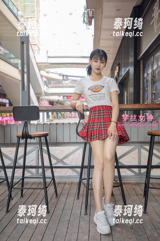 MSLASS梦丝女神 - 好奇雪馨的清新丝袜美到底有多美？这套图预告的停留值得下载，哪怕只是为了欣赏！