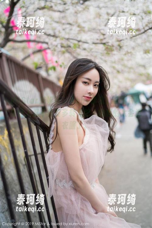 MiStar魅妍社 - Abby李雅泳装图片，真让人忍不住要多转几眼，她真的太会选衣服了。