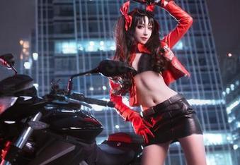 肉丝写真与图册：Sakiiii翎柒我问你，这个看上去更诱惑的，是人还是光影啊？