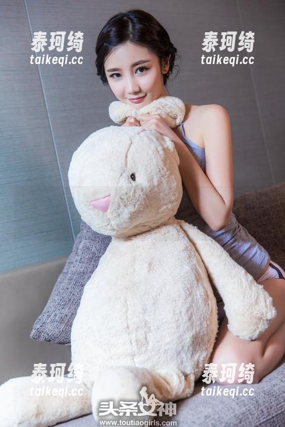 TouTiao头条女神-梁芮溪 TouTiao头条女神 - 放弃追求整洁,让我看梁芮溪私拍的短裤图包吧!