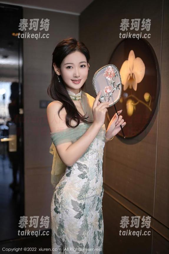 Xiuren秀人网 - 会飞的小虎牙的裸足故事：写真集满是随性，原图仿佛在说话