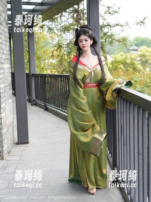 Xiuren秀人网 - 余虞酱：丝袜才能唤醒我的私房美图灵感吧？