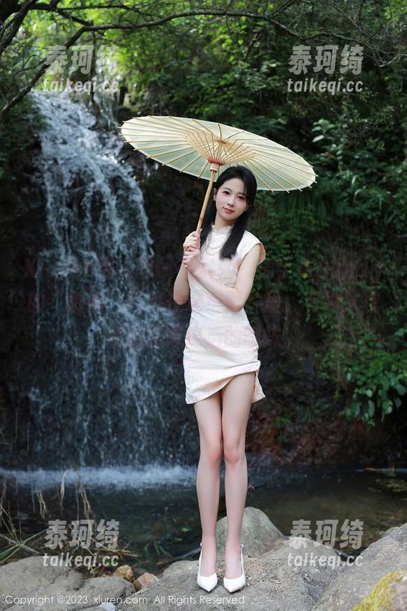 Xiuren秀人网-周于希Sandy Xiuren秀人网 - 说实话,周于希Sandy的“御姐”风格在这组图片里,有种又想靠近又想退后的暧昧。