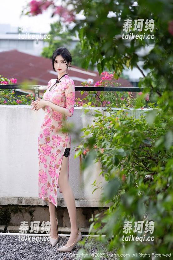 Xiuren秀人网 - 原图里的潘琳琳ber真是自带光环，这连体衣像是把所有美的元素都聚集在了图片上。