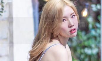 让Yebin(전예빈)的无圣光圣诞套图带你逃离甜腻的holidayvibes