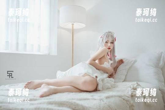 Yuna(윤아)玩转万圣节：这组原图作品里的元素，怎么能这么会搭配呢？