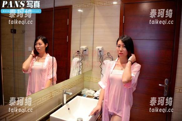 pans - 安安的纯白，像是洗衣粉广告里的模特—总让我偏要按下删除键！原图→不求了解，只求好看。