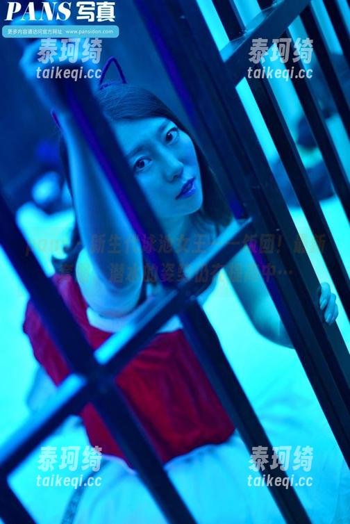 pans-饭团 pans - 新生代泳池女王——饭团!最新套图,潜水的姿势仍在提高中…