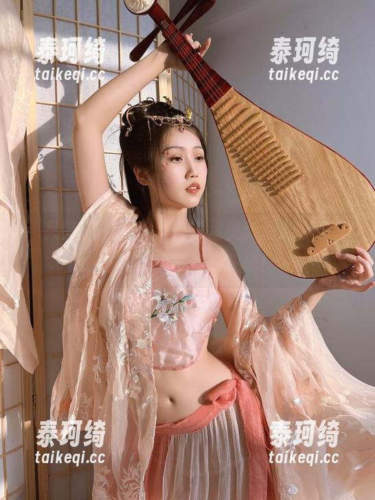 不呆猫 不呆猫的裸足作品,是足尖舞动的“资源”吗?感觉有点意思!
