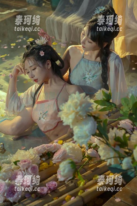 打开云溪溪的图包，孔雀石的炫彩让我觉得，我是不是还可以试试漆黑石？