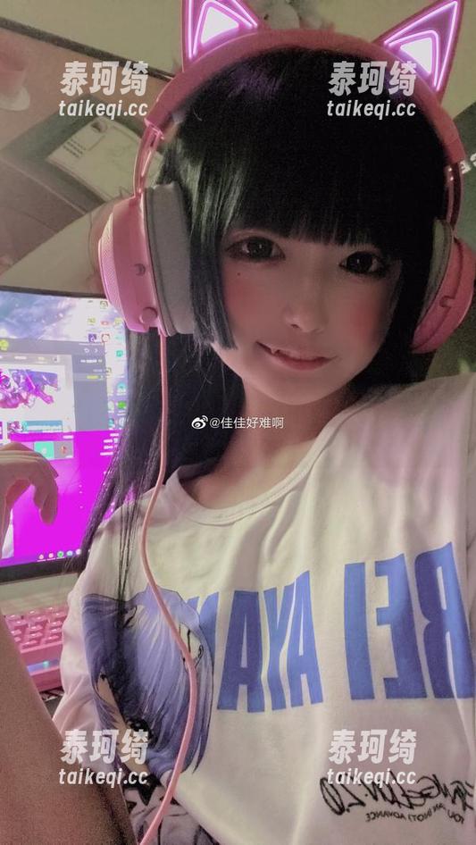 坚持就是胜利！佳佳好难啊的免费图集，教你如何在自拍中找到乐趣。