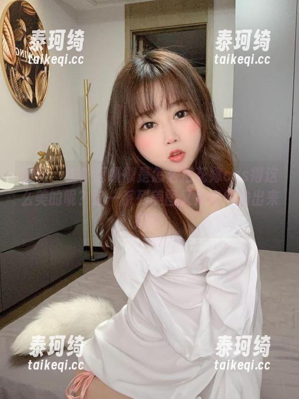 提问：依依超级懒是怎么把花嫁cos得这么美的呢？这一系列美图又是如何拍出来的？