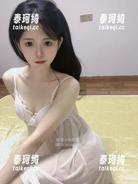 看倦倦喵如何在短裤中“演绎”Cos梦。