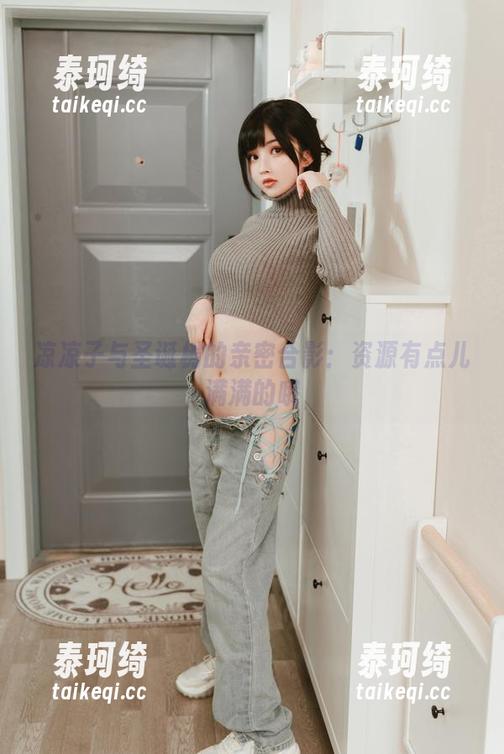 凉凉子与圣诞树的亲密合影：资源有点儿满满的哦