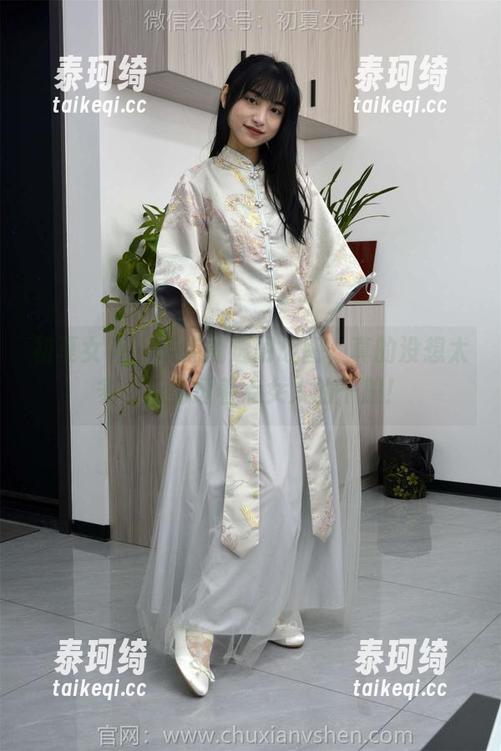 初夏女神 - 点点的透明战图，真的没想太多，反倒透着点女人的干脆！