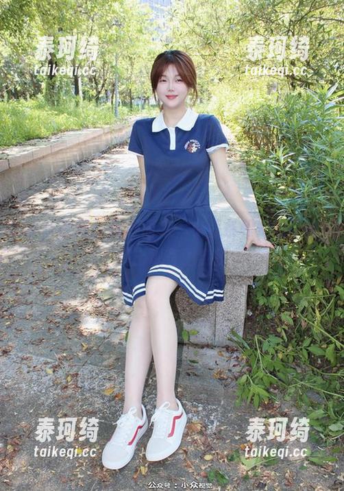 小众视觉 - 仓促而来，小薯条和她的职业装出现在图库里