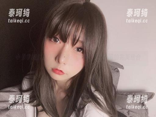 小泉学姐吖的夏日特供：透明女仆与美图的完美结合