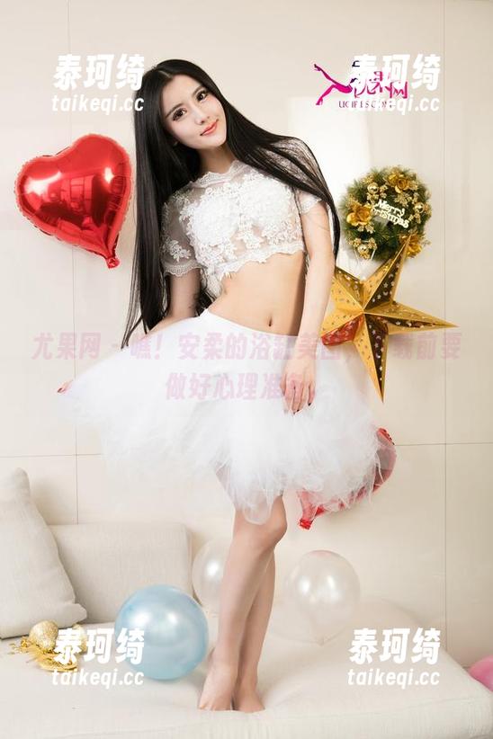 尤果网 - 瞧！安柔的浴缸美图，下载前要做好心理准备。