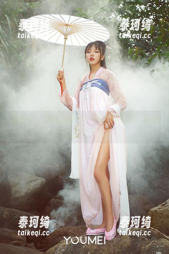 尤蜜荟 - 黄依婷新作：春色挡不住，高清套图里藏了啥？