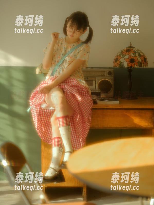 这些私房照片，幼水铃衣的风格让初音未来在兔子洞里都有了层次感啊
