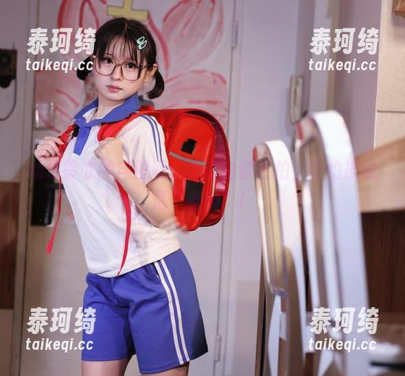 幼水铃衣的自拍集：高清白皙自拍，不怕被说是“童颜”！