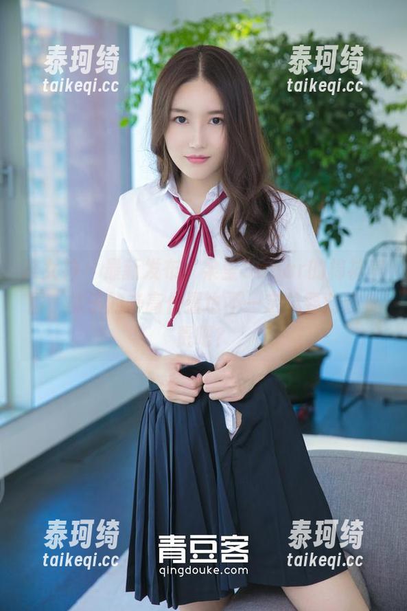 推女神 - 最新发布：梁莹Sugar的棉袜美图，袜子的崇高位置也不一定总要对脚负责吧？
