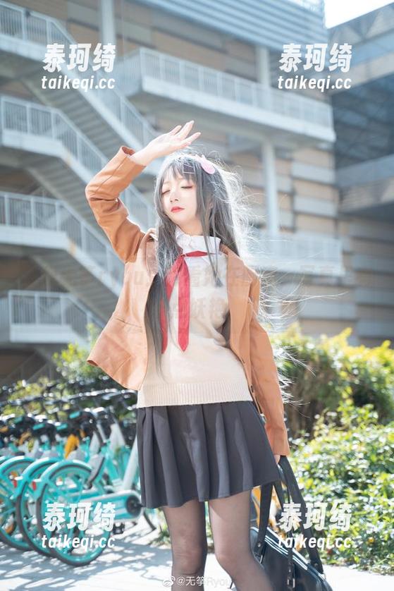 在线无筝ryou：别看她在厨房，写真里有点妖艳
