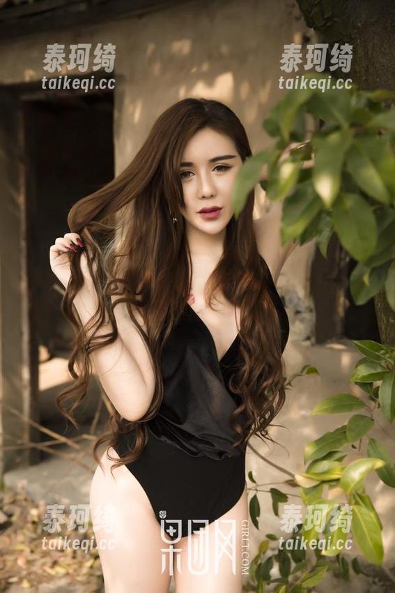 果团网-莫雅淇 果团网 - 看!莫雅淇的秘书套图,充满了工作的微妙诱惑