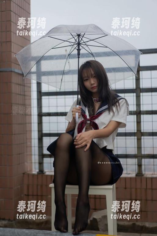 柒柒不可爱带个皮死库水，写真集里的资源真有趣！