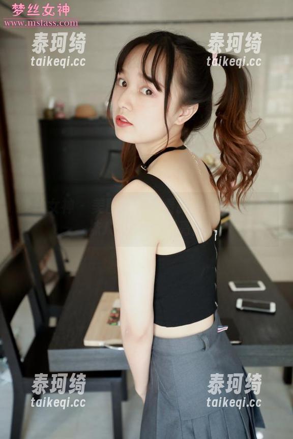 梦丝女神 - 美图预警！看张小雪怎么把丝袜JK玩出了新高度