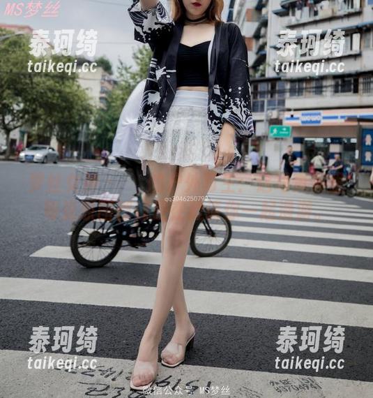 梦丝女神 - 玥玥的户外写生：这写真集里每张原图都像是在邀请你一起漫游。