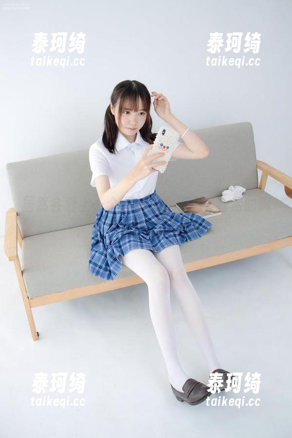 居然会爱上一个图包，水手服&丝足的嘛，森萝财团你真会玩！