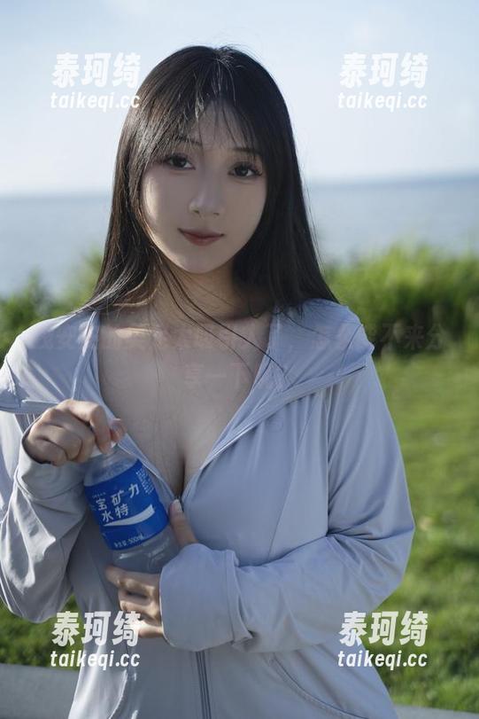 浅安安的美足太吸引人了，怎么能不来分享一下呢？