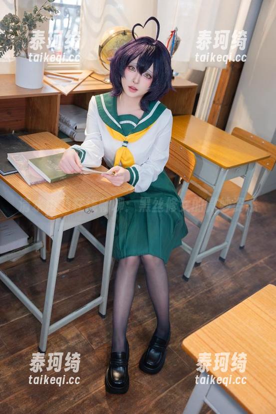 清水由乃在线畅聊：黑丝修女的微妙姿态