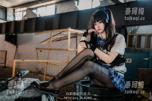 白莉爱吃巧克力的新款图包发布，真是一次幽默与美的碰撞，Miku你真牛！