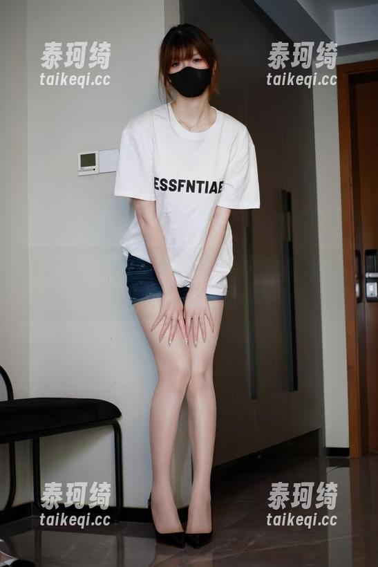 微密圈 - 黑丝似是而非，照片里白龙猫女的诱惑别有一番滋味