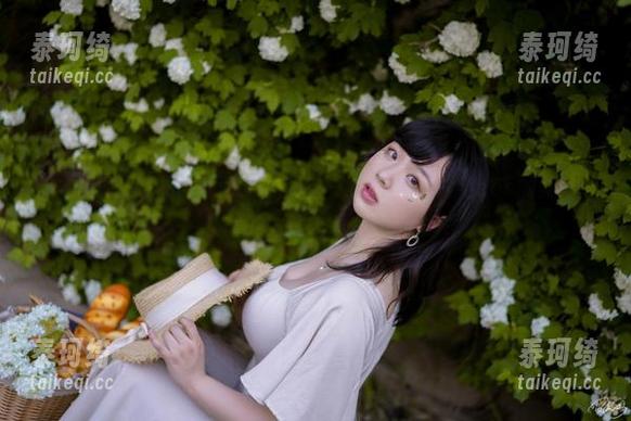 内衣里的皮皮奶可可爱了啦，每一张美图都流露出cos的灵气，也太迷人了吧！
