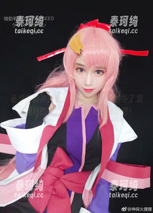 私拍里的神探火狸狸，竟然让我脑补了双生视界的平行宇宙，太有意思了吧！
