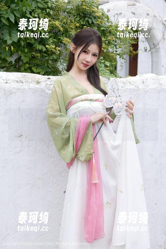 秀人网-Emily尹菲 秀人网 - 向Emily尹菲学习:浴缸里的自拍合集分享,值得一试!