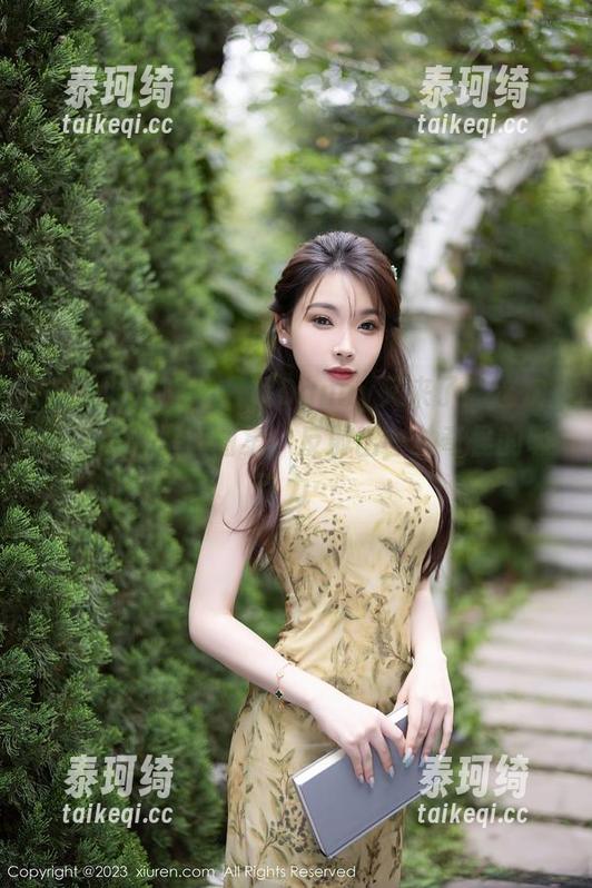 秀人网 - 啊，丹妮Danny又来了！这次是高清裤里丝图集，反射出一种奇怪的吸引力…
