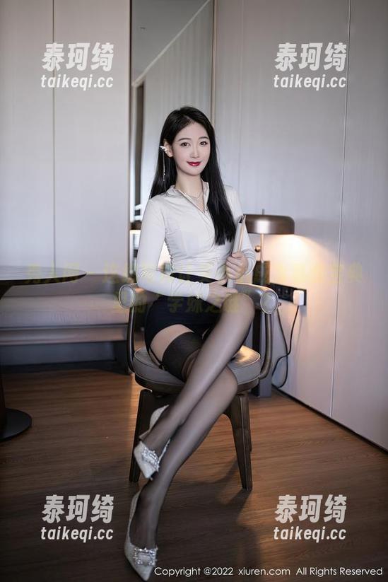 秀人网 - 这组写真让吴小小成为私房宝典里的“学妹之谜”？