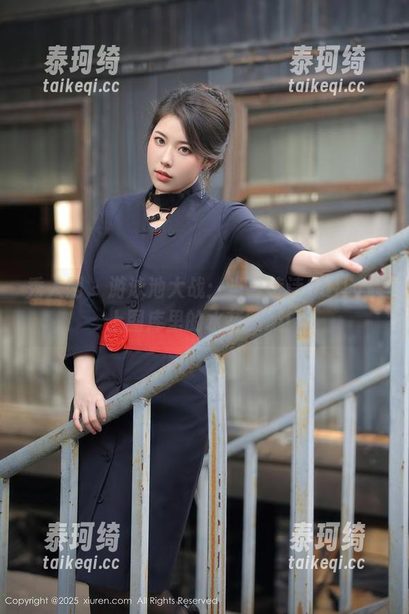 秀人网-夏诗诗Sally 秀人网 - 游泳池大战:当夏诗诗Sally遇上图库里的水花四溅!